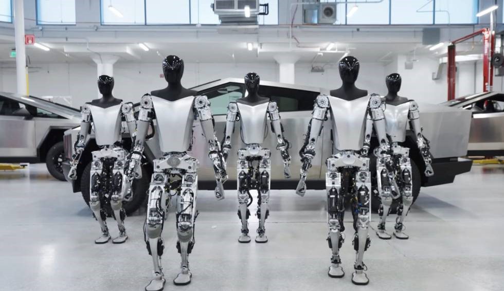 Elon Musk muestra las capacidades del robot humanoide de Tesla